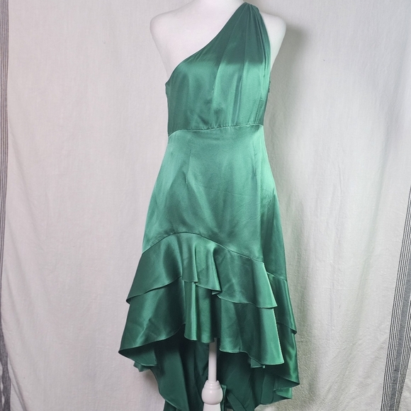 CINQ À SEPT Colina Satin One Shoulder Asymmetric Ruffle Hem Dress Emerald Green - Picture 1 of 16